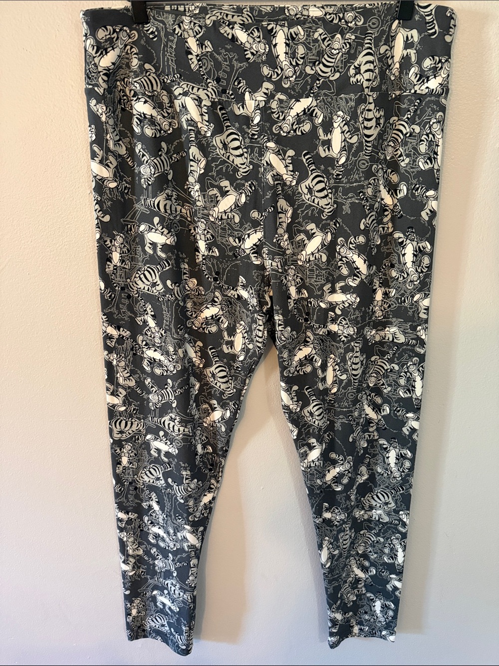 LuLaRoe Disney Black and White Tigger Print Leggings Tall/Curvy2